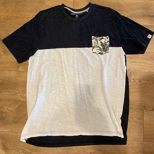 Free Planet pocket T-shirt